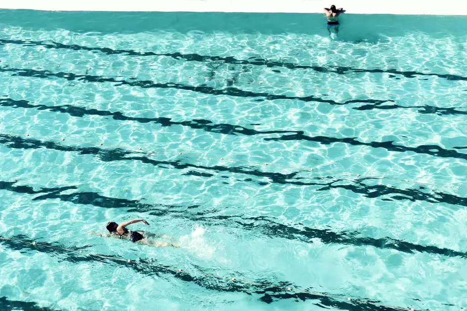 Swimmers and the pool (A3) Ed. 5 of 20 by Agus Gago