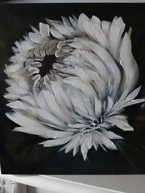 Simple black background,just a small peice for table easil or to hang in tiny space.